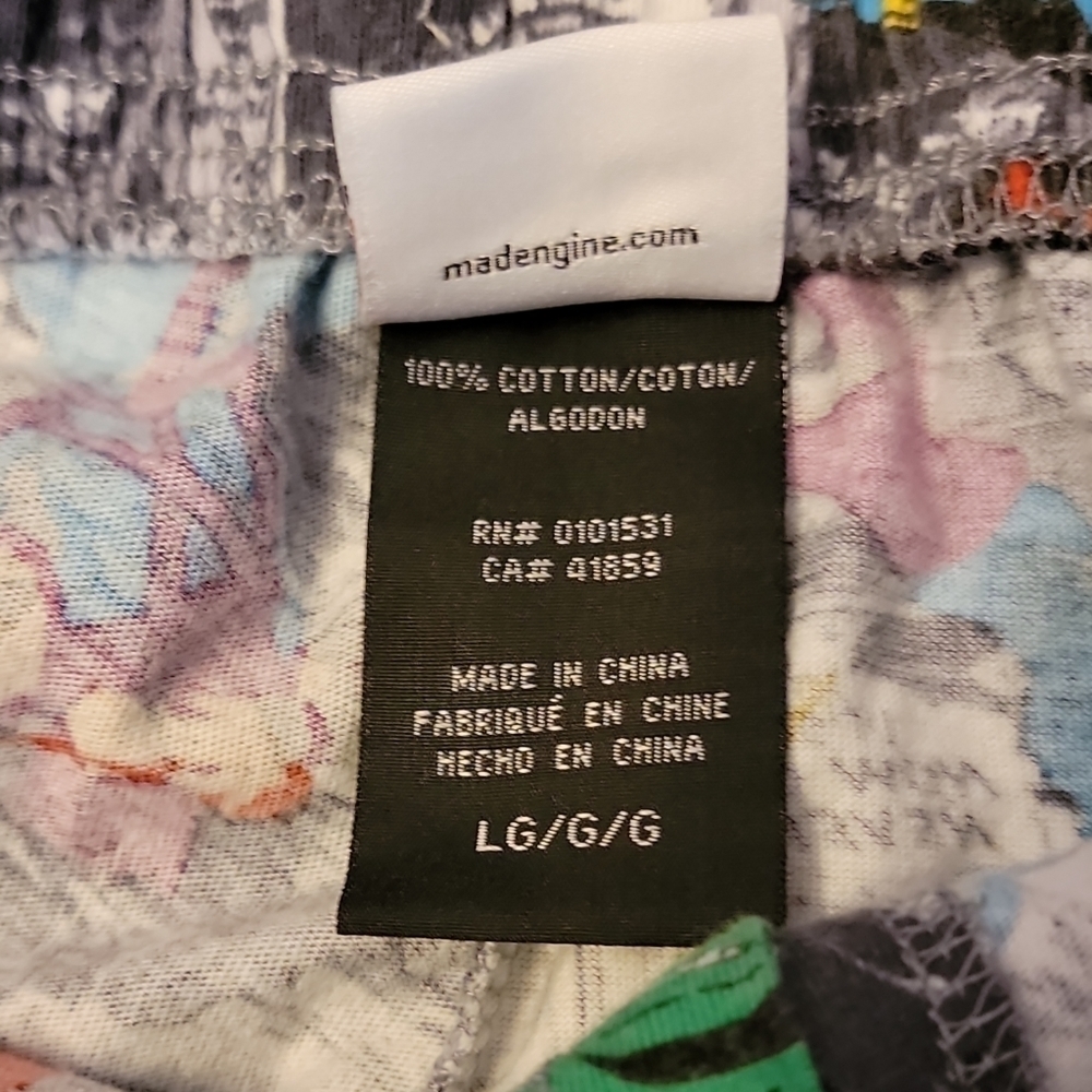 Marvel Shorts size large. Pockets 100% cotton drawstring - Picture 5 of 11